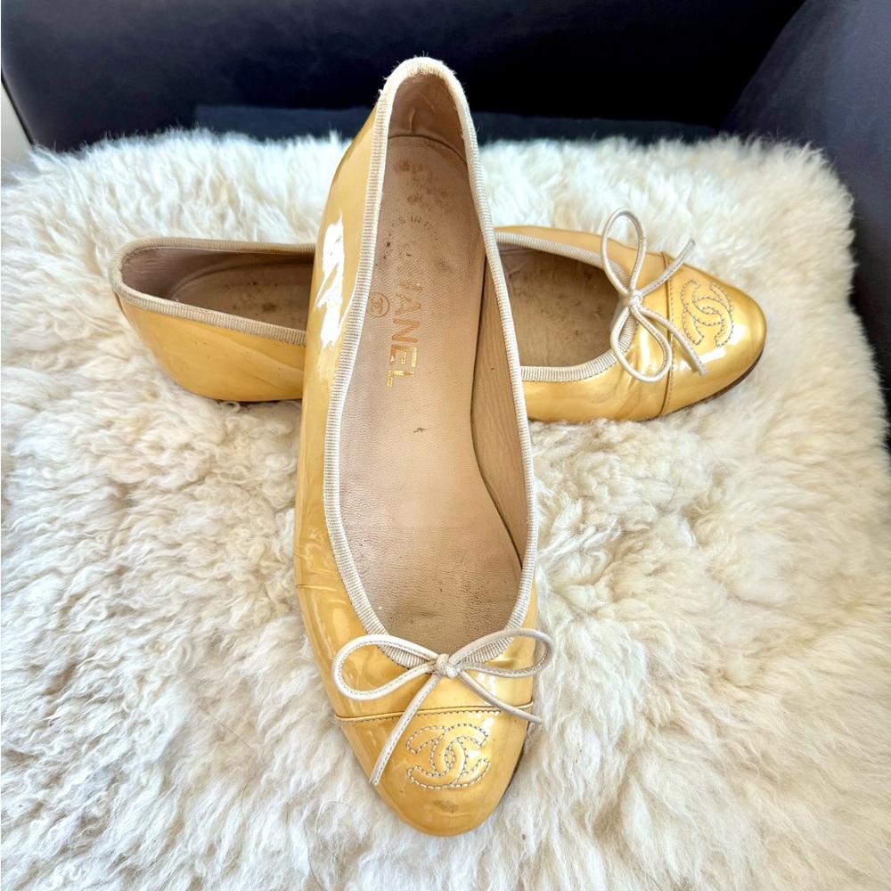 Chanel Gold Ballerina Flats - Picture 3 of 12
